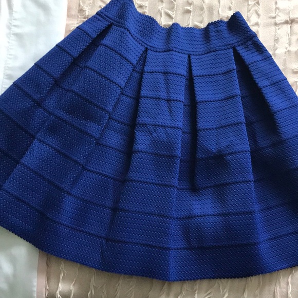 Blue structured pleated skirt - Picture 3 of 5